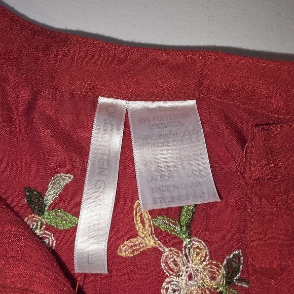 Forgotten Grace Red Cottagecore Boho Embroidered Tunic Top Size Large Button Up - Picture 4 of 5